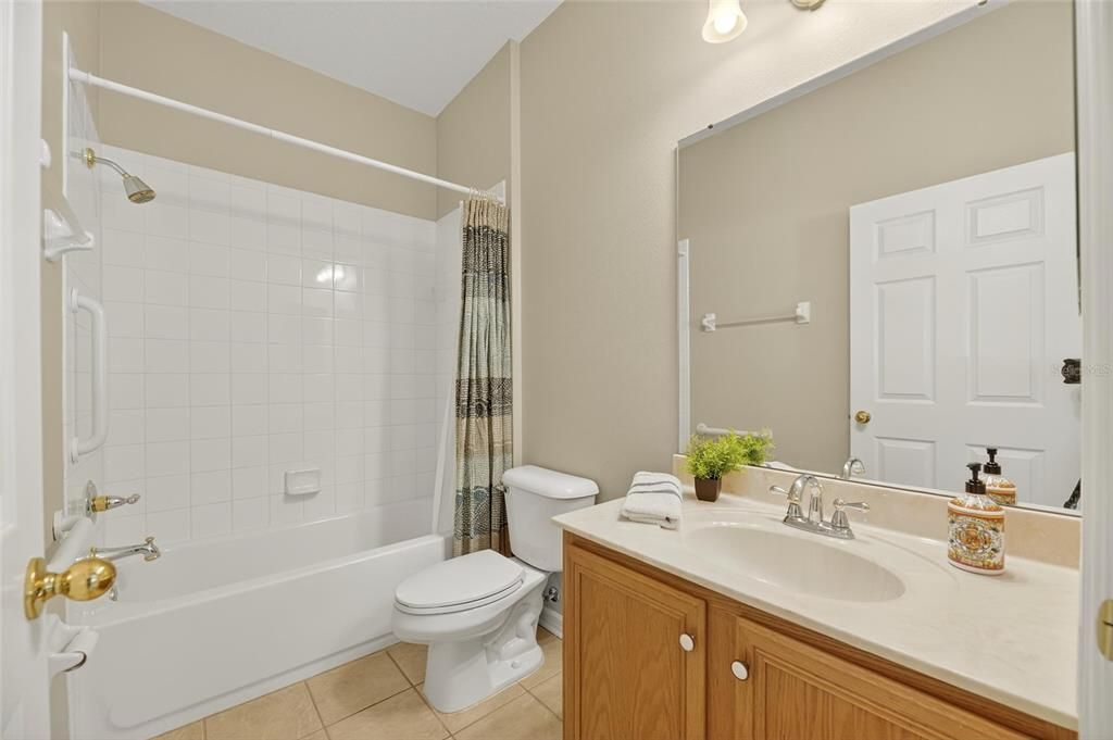 Active With Contract: $292,000 (2 beds, 2 baths, 1546 Square Feet)