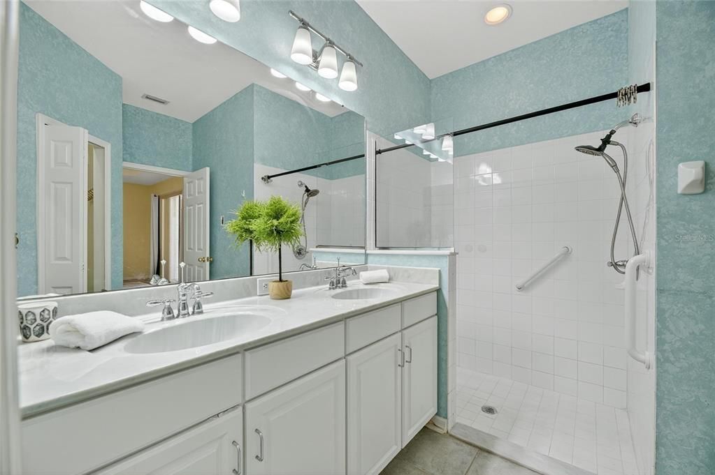 Active With Contract: $292,000 (2 beds, 2 baths, 1546 Square Feet)