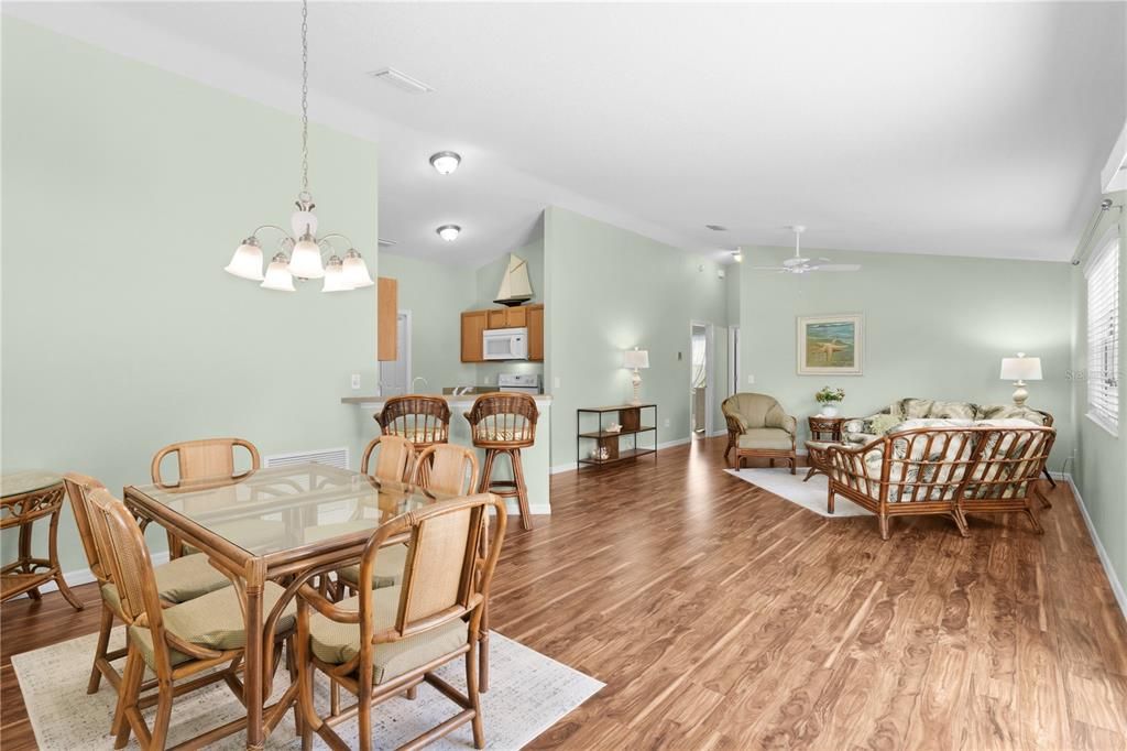 Activo con contrato: $275,000 (2 camas, 2 baños, 1188 Pies cuadrados)