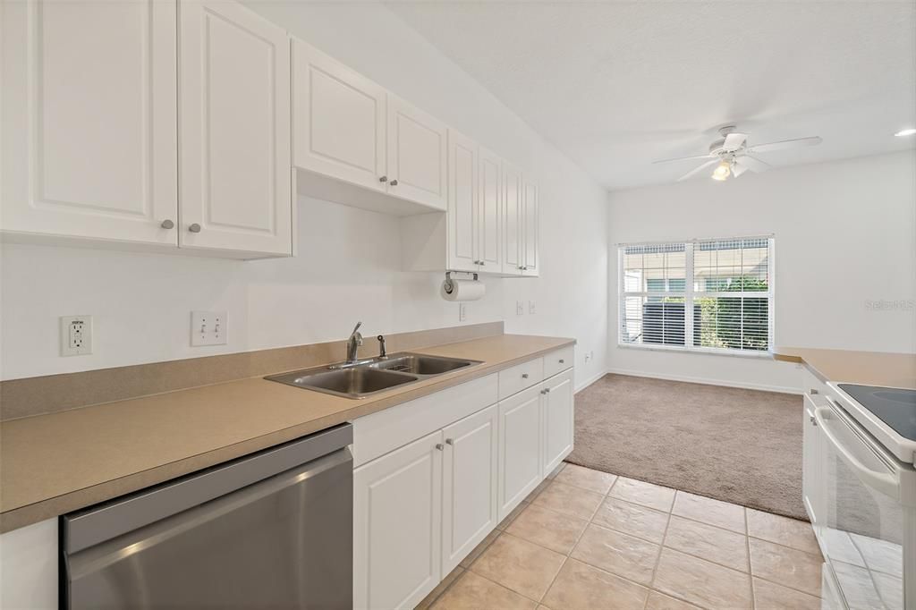 На продажу: $359,000 (3 спален, 2 ванн, 1674 Квадратных фут)