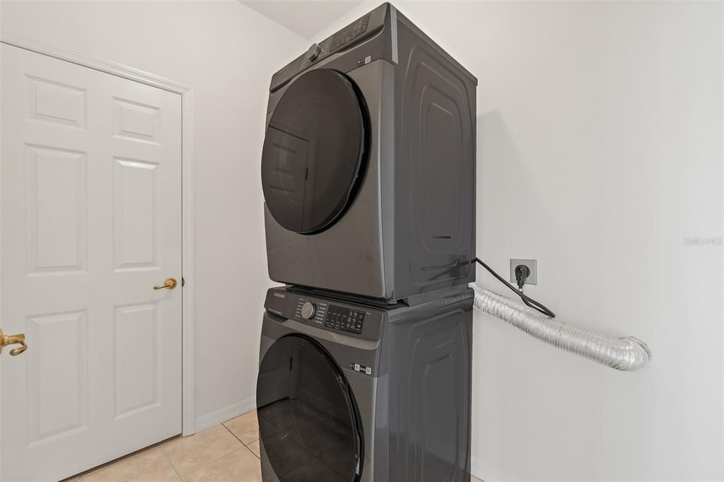 На продажу: $359,000 (3 спален, 2 ванн, 1674 Квадратных фут)