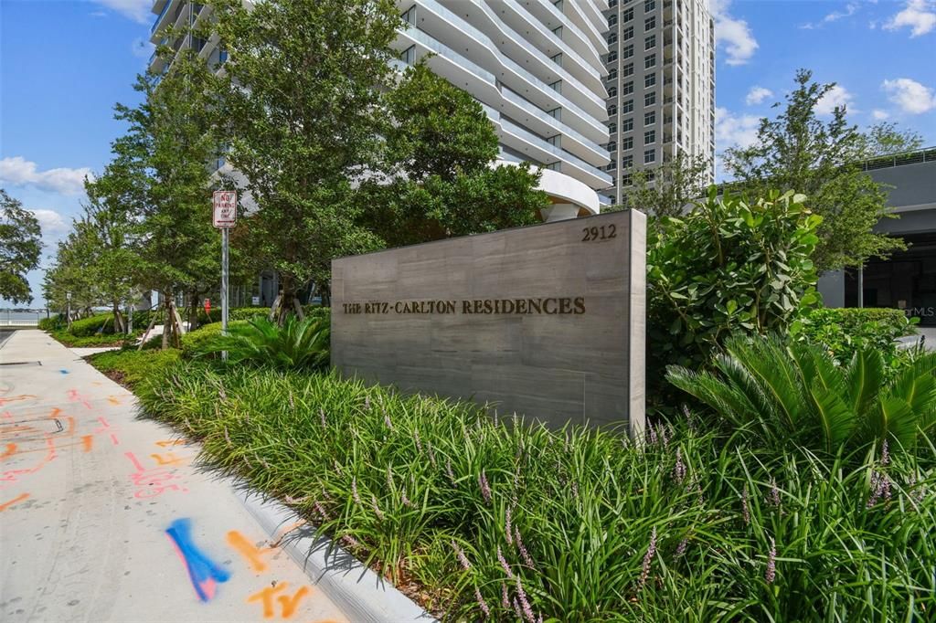 En Renta: $20,000 (3 camas, 2 baños, 2404 Pies cuadrados)