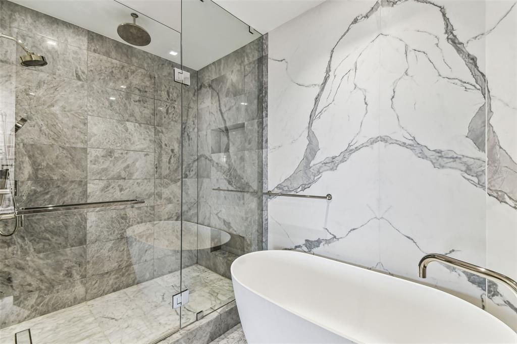 En Renta: $20,000 (3 camas, 2 baños, 2404 Pies cuadrados)