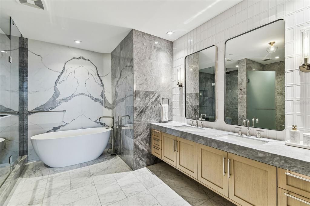 En Renta: $20,000 (3 camas, 2 baños, 2404 Pies cuadrados)