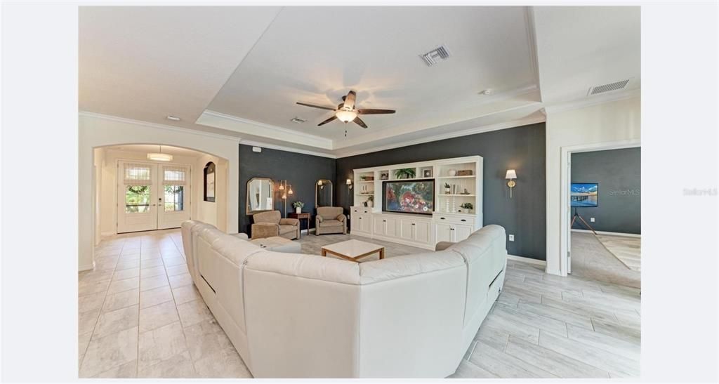 En Venta: $565,000 (3 camas, 3 baños, 2448 Pies cuadrados)