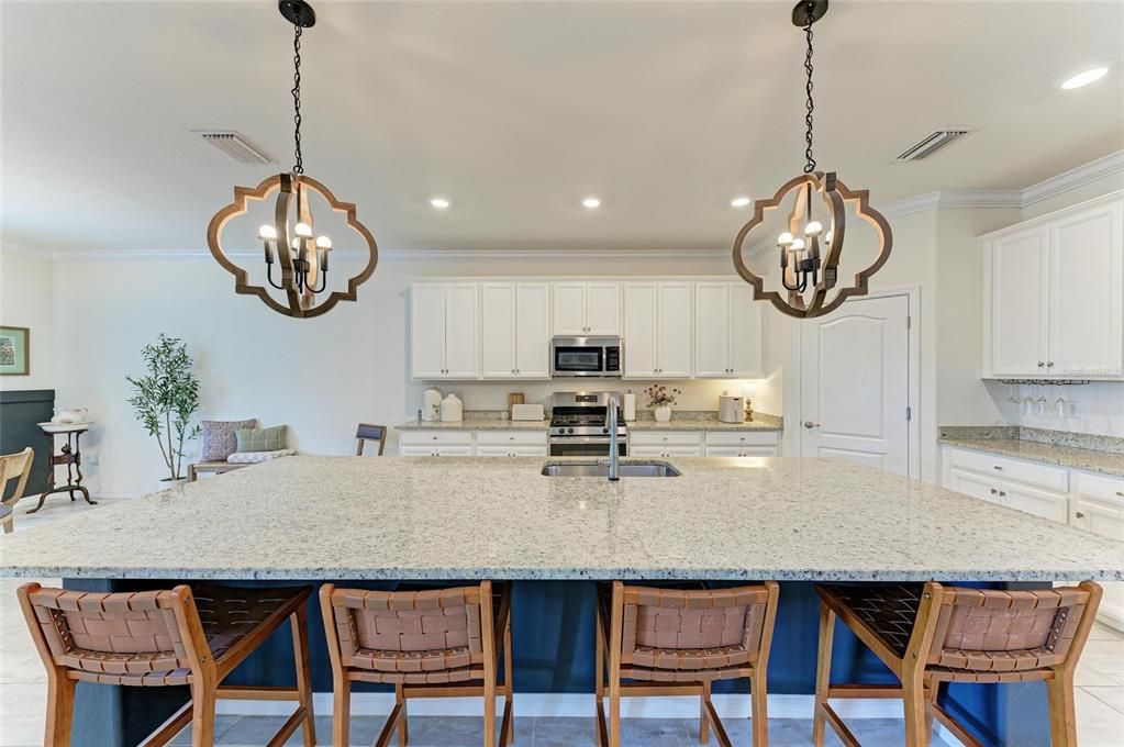 En Venta: $565,000 (3 camas, 3 baños, 2448 Pies cuadrados)