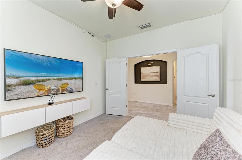 En Venta: $565,000 (3 camas, 3 baños, 2448 Pies cuadrados)