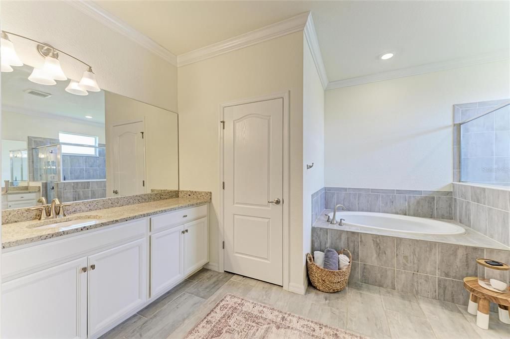 En Venta: $565,000 (3 camas, 3 baños, 2448 Pies cuadrados)