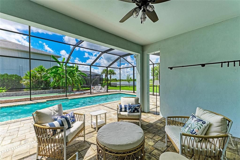 En Venta: $565,000 (3 camas, 3 baños, 2448 Pies cuadrados)