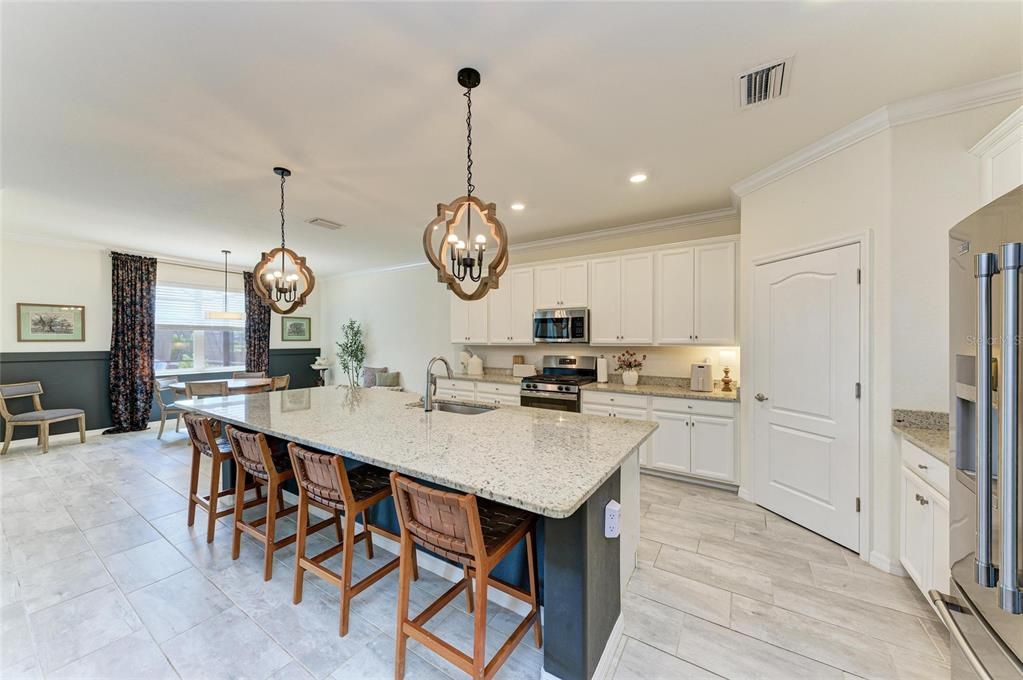 En Venta: $565,000 (3 camas, 3 baños, 2448 Pies cuadrados)