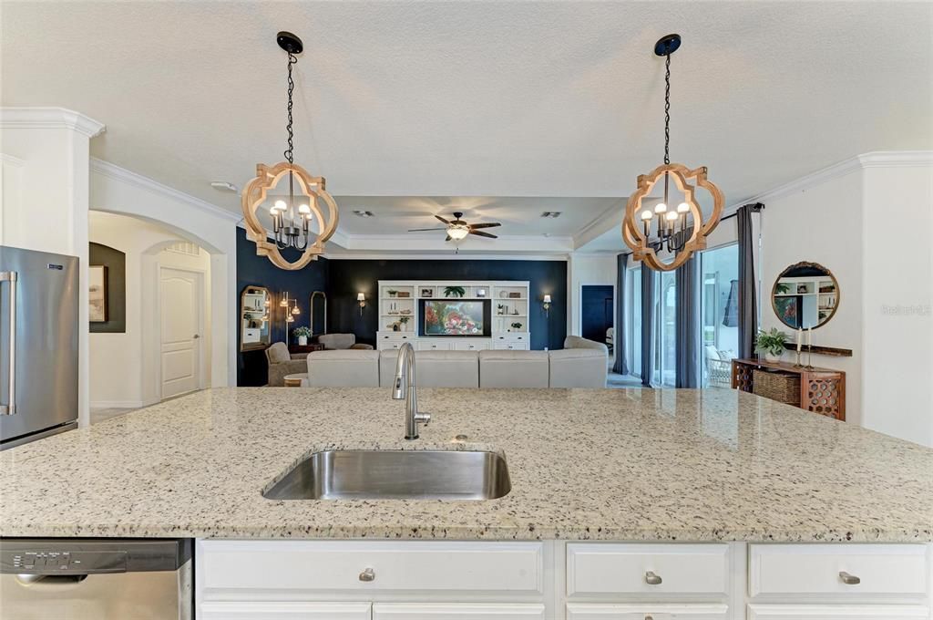 En Venta: $565,000 (3 camas, 3 baños, 2448 Pies cuadrados)