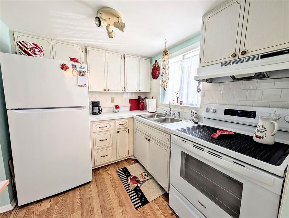 Active With Contract: $86,000 (2 beds, 1 baths, 840 Square Feet)