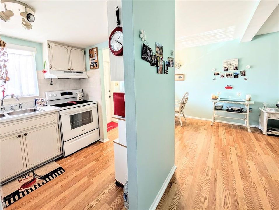 Active With Contract: $86,000 (2 beds, 1 baths, 840 Square Feet)