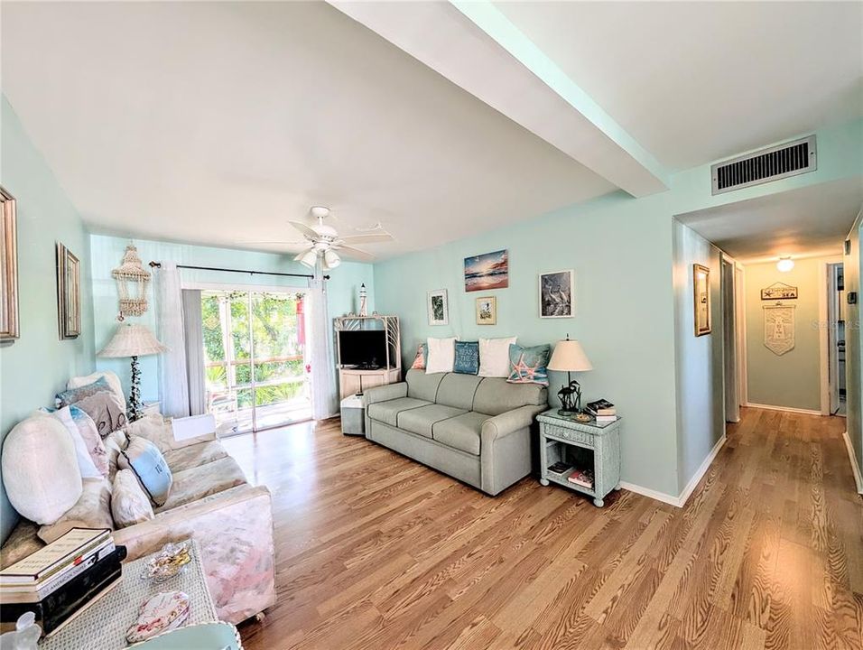 Active With Contract: $86,000 (2 beds, 1 baths, 840 Square Feet)