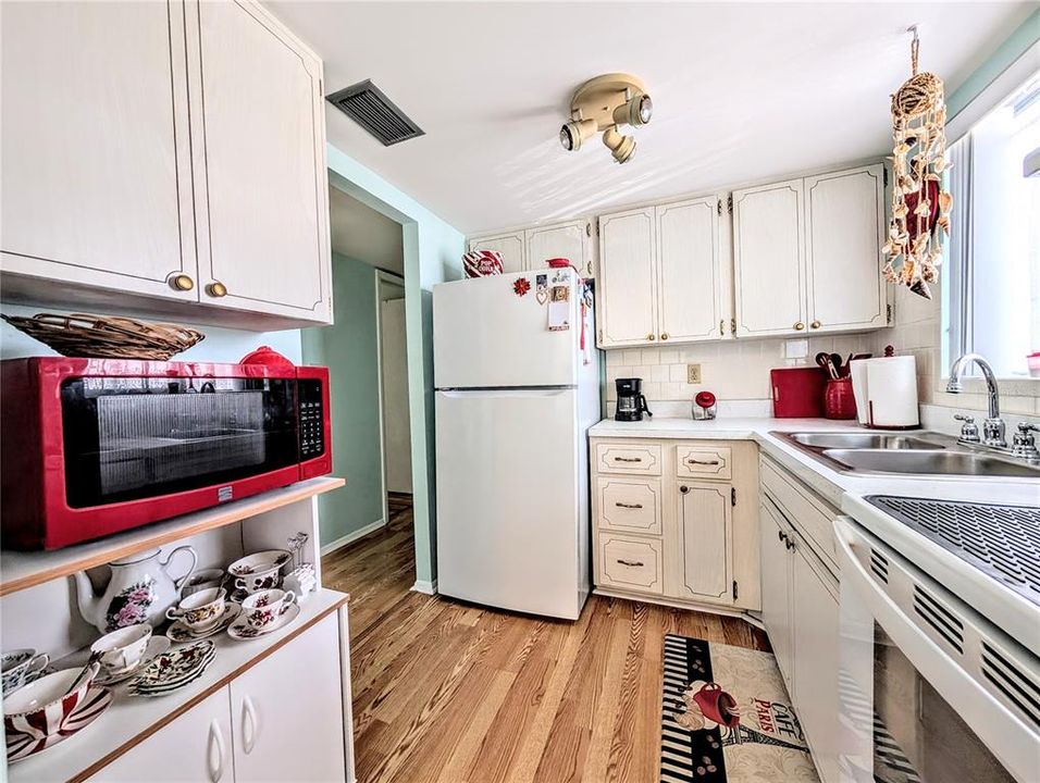 Active With Contract: $86,000 (2 beds, 1 baths, 840 Square Feet)