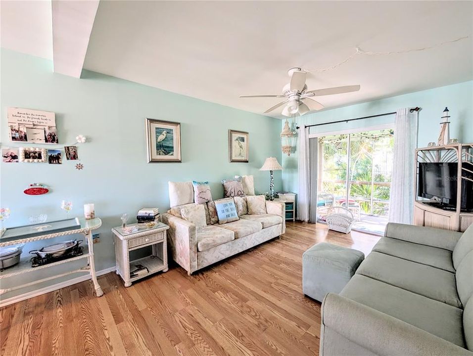 Active With Contract: $86,000 (2 beds, 1 baths, 840 Square Feet)