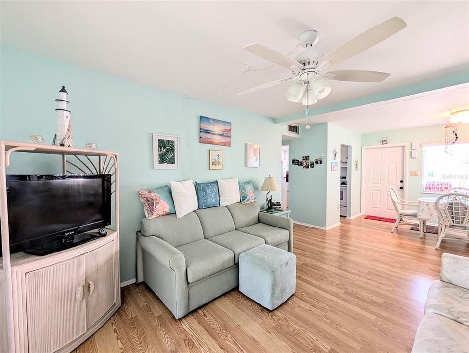 Active With Contract: $86,000 (2 beds, 1 baths, 840 Square Feet)