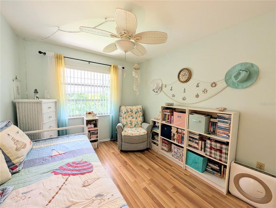 Active With Contract: $86,000 (2 beds, 1 baths, 840 Square Feet)