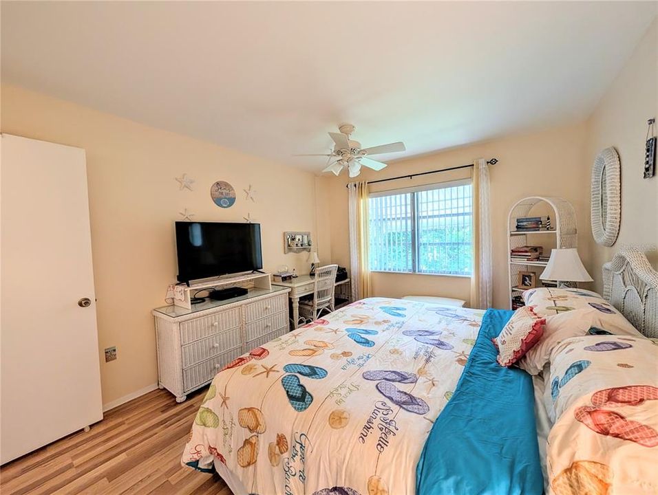Active With Contract: $86,000 (2 beds, 1 baths, 840 Square Feet)