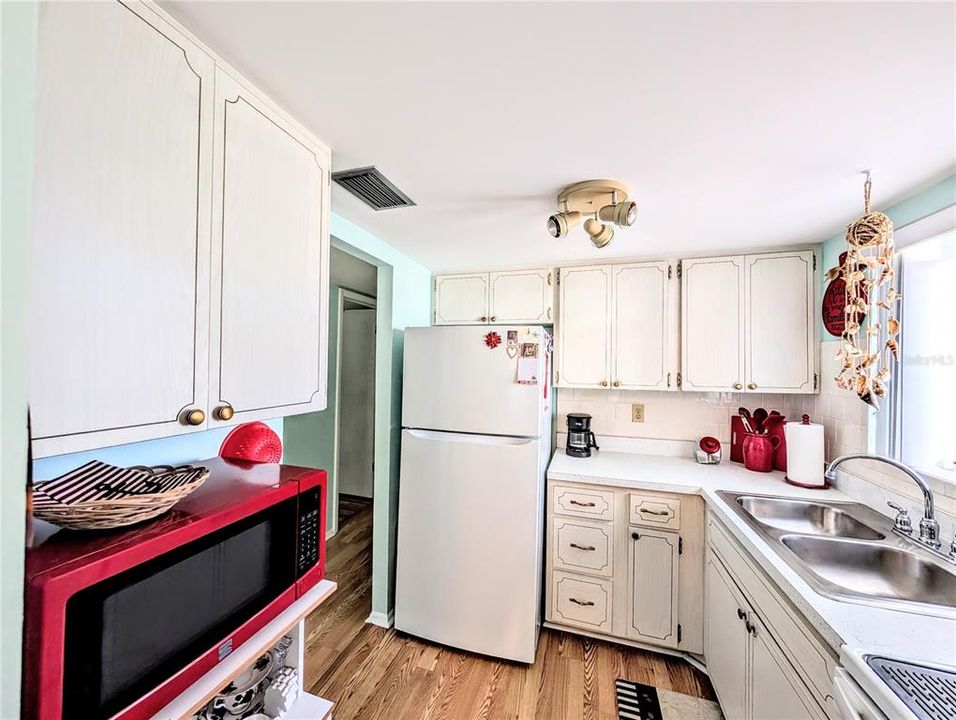 Active With Contract: $86,000 (2 beds, 1 baths, 840 Square Feet)
