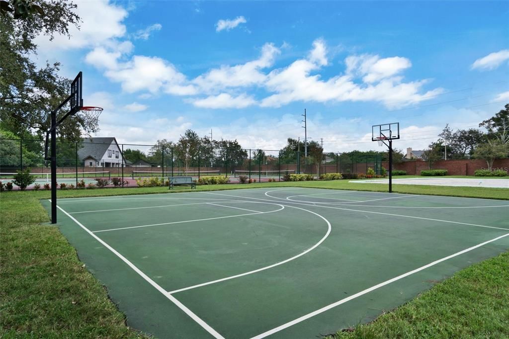 Activo con contrato: $698,000 (4 camas, 2 baños, 2000 Pies cuadrados)