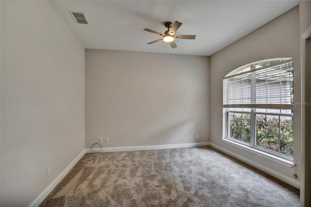 Activo con contrato: $698,000 (4 camas, 2 baños, 2000 Pies cuadrados)