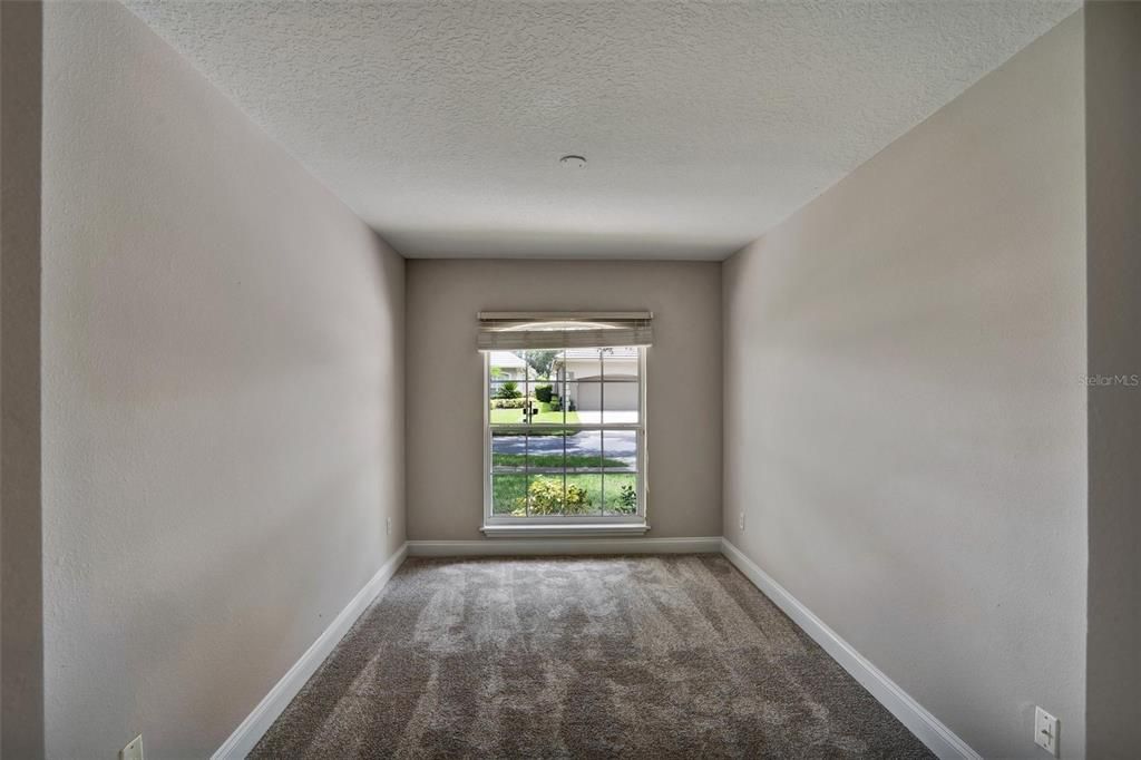 Activo con contrato: $698,000 (4 camas, 2 baños, 2000 Pies cuadrados)