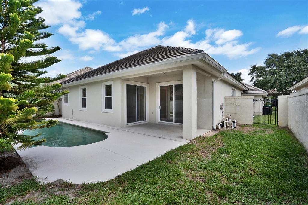 Activo con contrato: $698,000 (4 camas, 2 baños, 2000 Pies cuadrados)