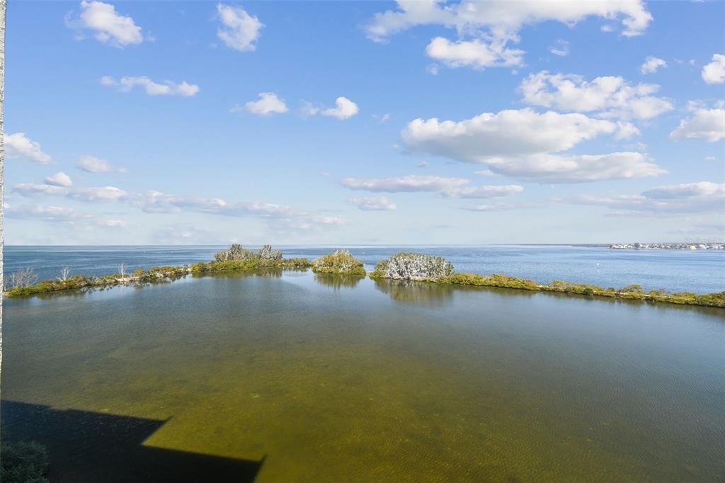 For Rent: $2,700 (1 beds, 1 baths, 733 Square Feet)