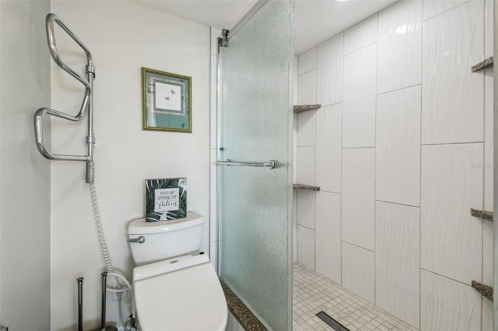 For Rent: $2,700 (1 beds, 1 baths, 733 Square Feet)