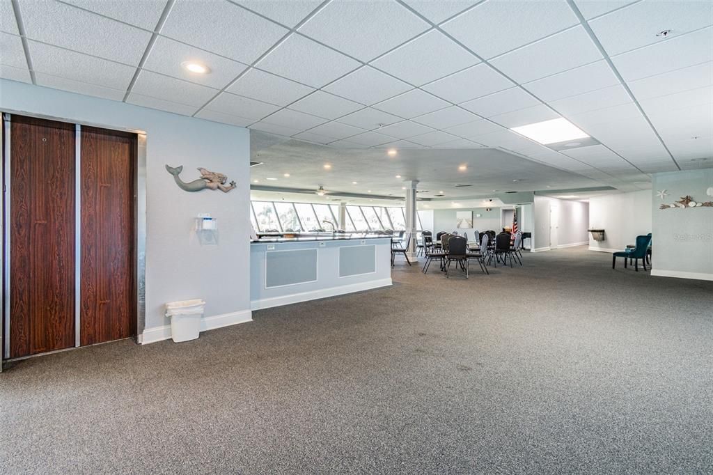 For Rent: $2,700 (1 beds, 1 baths, 733 Square Feet)