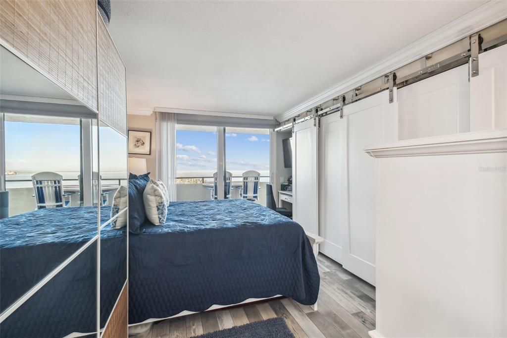 For Rent: $2,700 (1 beds, 1 baths, 733 Square Feet)