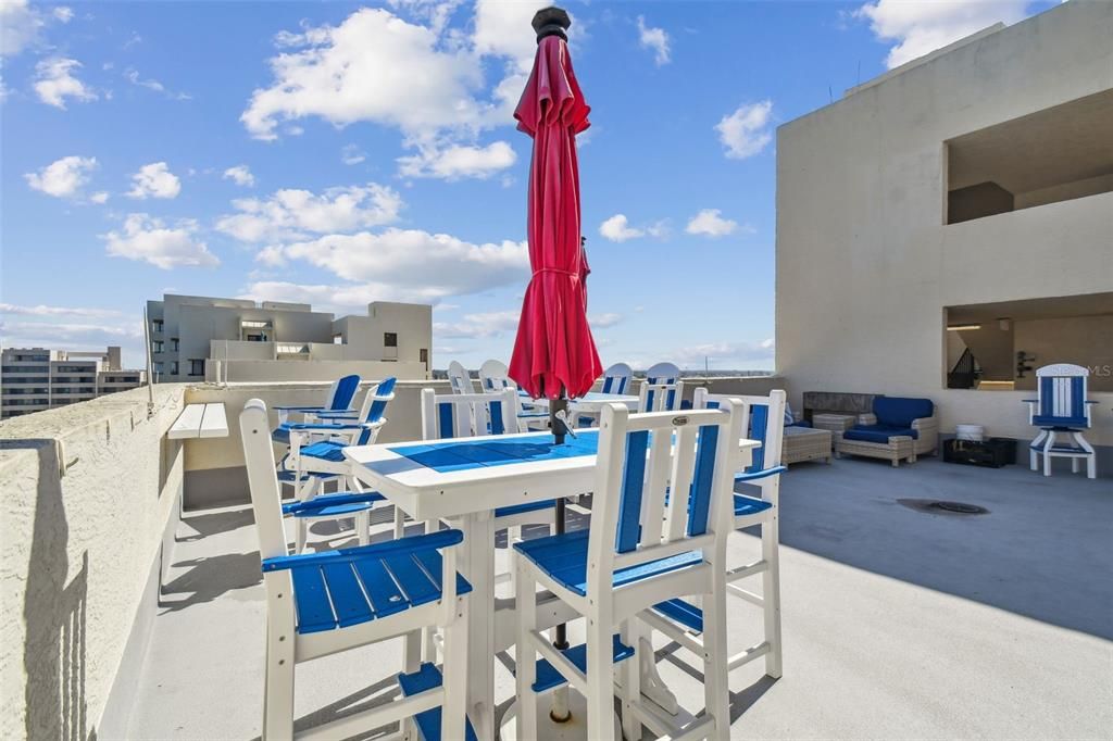 For Rent: $2,700 (1 beds, 1 baths, 733 Square Feet)