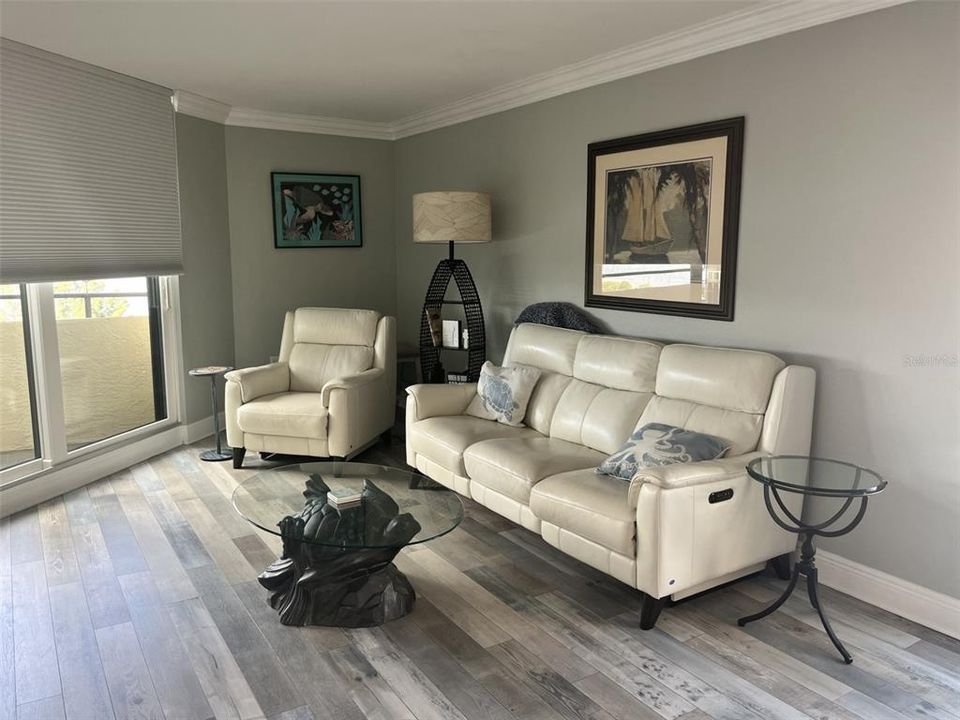 For Rent: $2,700 (1 beds, 1 baths, 733 Square Feet)