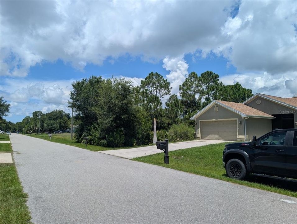 Activo con contrato: $19,900 (0.23 acres)