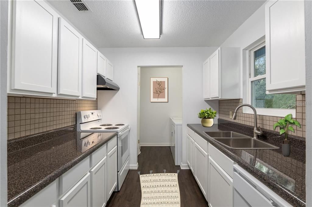 На продажу: $248,782 (3 спален, 2 ванн, 1184 Квадратных фут)