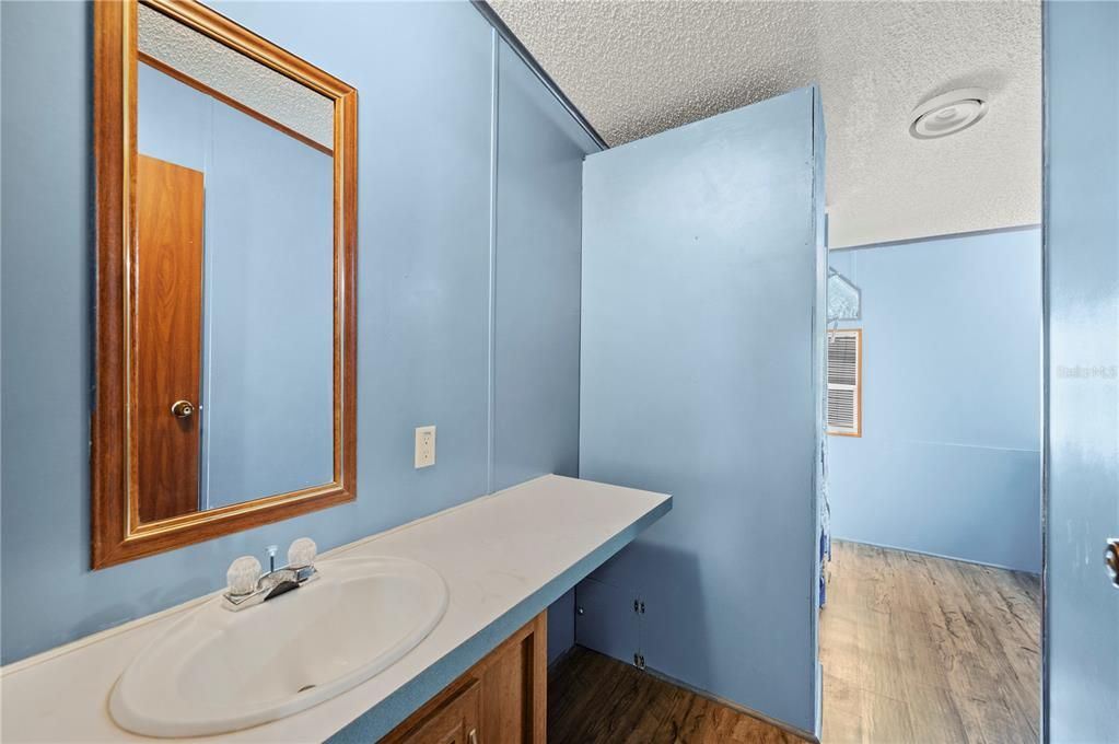 Activo con contrato: $265,000 (4 camas, 2 baños, 1512 Pies cuadrados)