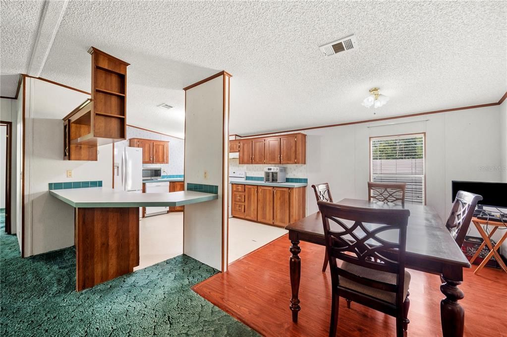 Activo con contrato: $265,000 (4 camas, 2 baños, 1512 Pies cuadrados)