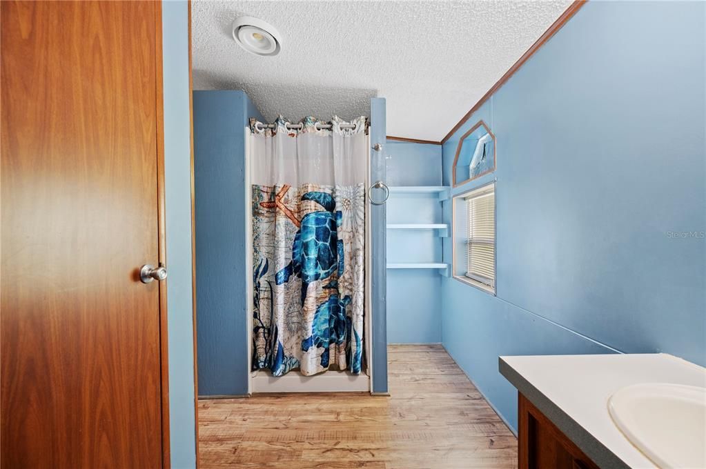 Activo con contrato: $265,000 (4 camas, 2 baños, 1512 Pies cuadrados)