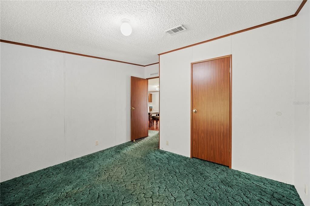 Activo con contrato: $265,000 (4 camas, 2 baños, 1512 Pies cuadrados)