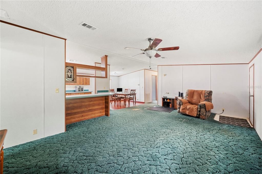 Activo con contrato: $265,000 (4 camas, 2 baños, 1512 Pies cuadrados)