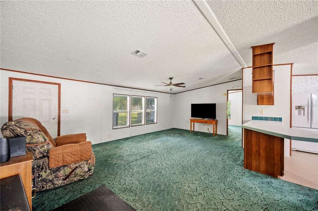 Activo con contrato: $265,000 (4 camas, 2 baños, 1512 Pies cuadrados)