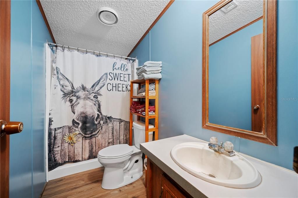 Activo con contrato: $265,000 (4 camas, 2 baños, 1512 Pies cuadrados)