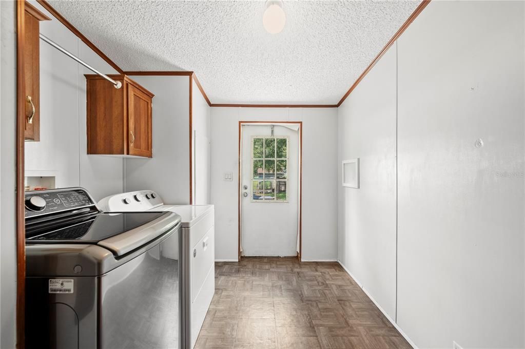 Activo con contrato: $265,000 (4 camas, 2 baños, 1512 Pies cuadrados)