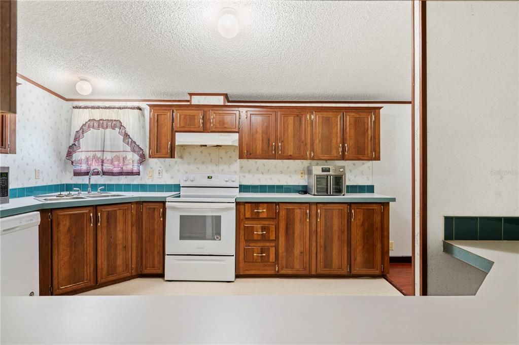 Activo con contrato: $265,000 (4 camas, 2 baños, 1512 Pies cuadrados)