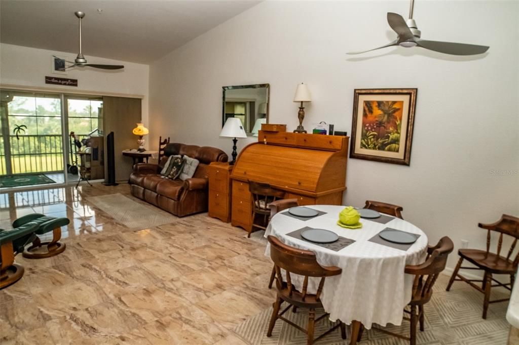 待售: $175,000 (2 贝兹, 2 浴室, 1205 平方英尺)