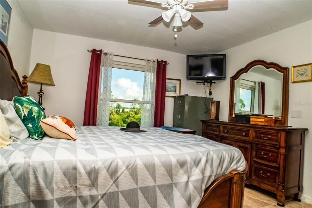 待售: $175,000 (2 贝兹, 2 浴室, 1205 平方英尺)