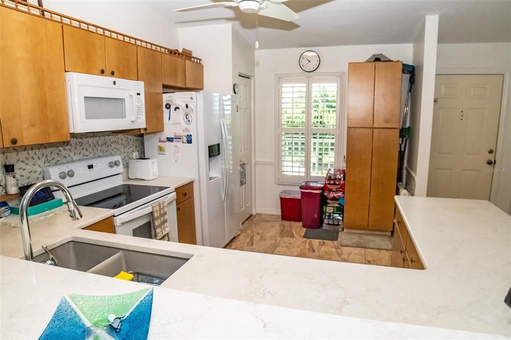 待售: $175,000 (2 贝兹, 2 浴室, 1205 平方英尺)