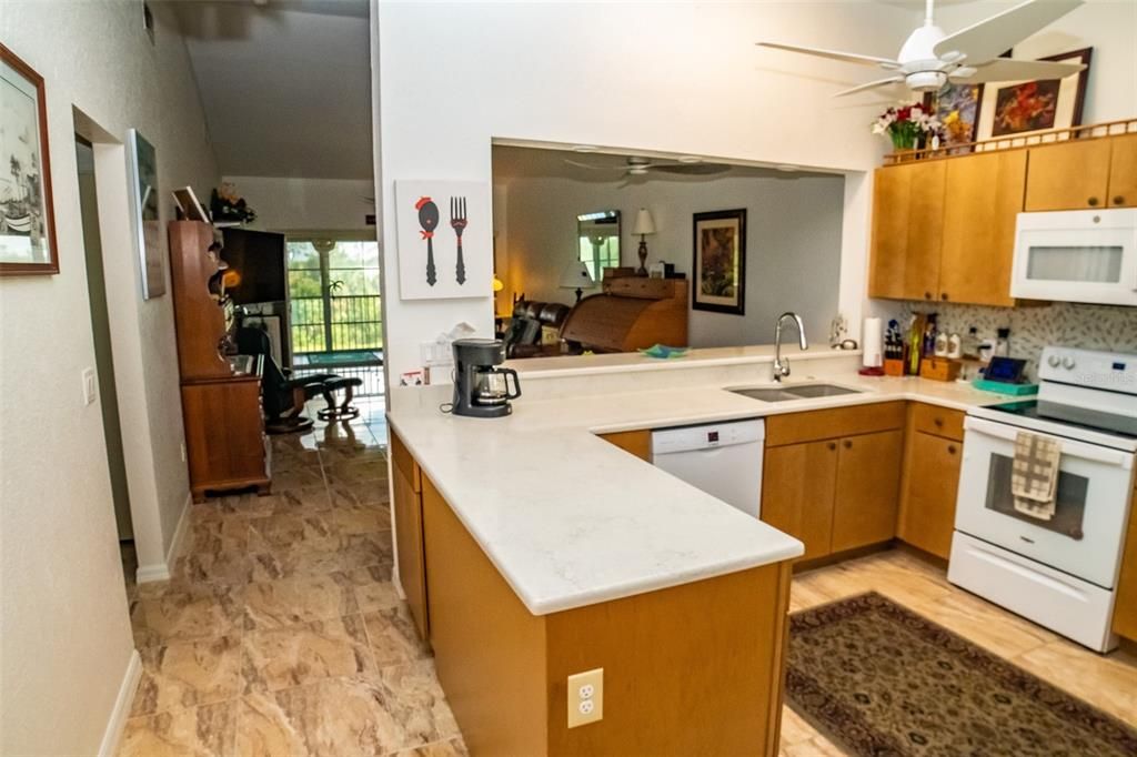 待售: $175,000 (2 贝兹, 2 浴室, 1205 平方英尺)