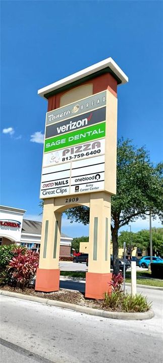 На продажу: $699,900 (1.01 acres)